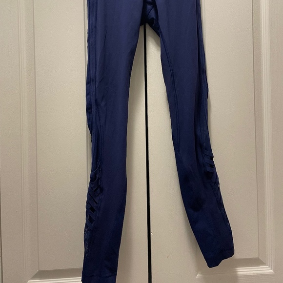 Lululemon Minimalist Tight (Full-On Luxtreme) - Picture 5 of 7